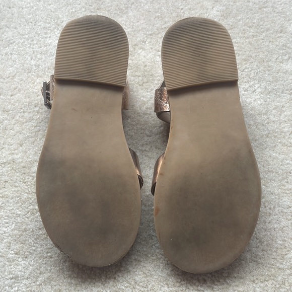 Tucker & Tate gold and glitter sandals - Picture 2 of 3